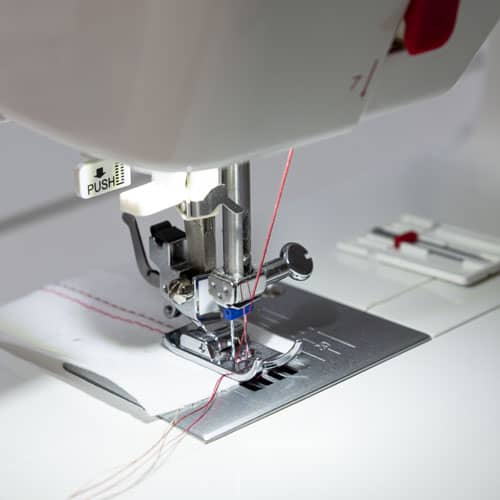 Foto de una máquina de coser